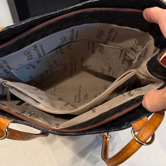 Chic Black and Tan Shoulder Bag - Picture 4 of 9